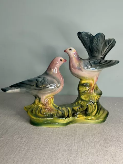 VINTAGE Hand’s TWO DOVES Shimmery Porcelain. Made In ITALY.