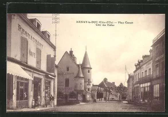 CPA Arnay-le-Duc, Place Carnot, Côté des Halles, vue partielle