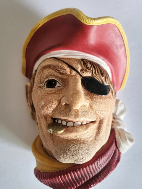 Chalkware BOSSON THE PIRATE HEAD 1985 England LEGEND PRODUCTS Signed F Wright Chalkware BOSSON THE PIRATE HEAD 1985 England LEGEND PRODUCTS Signed F Wright