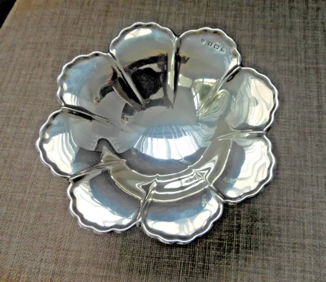 Splendido piatto dolce a forma di fiore argento sterling 1944 JB Chatterley