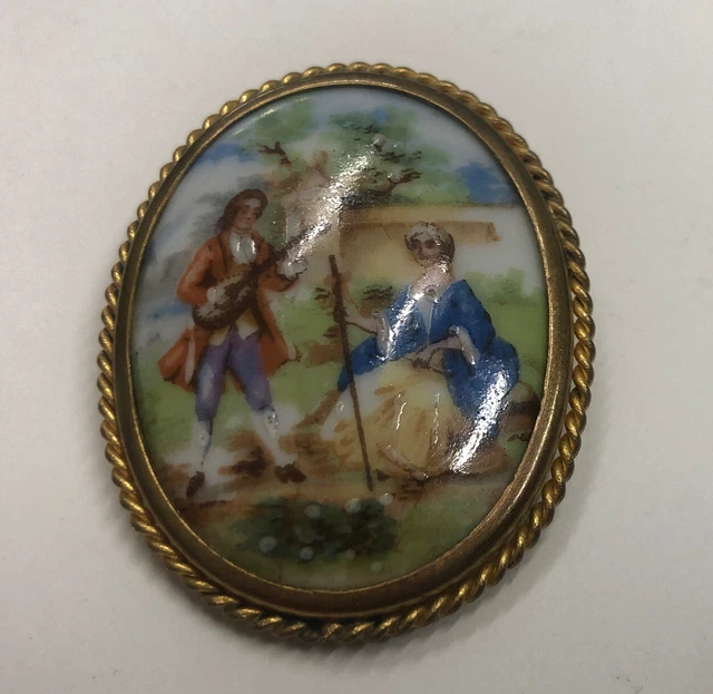 Broche Ancienne En Porcelaine De Limoges - Scène Galante, Vintage, Référence REF39958