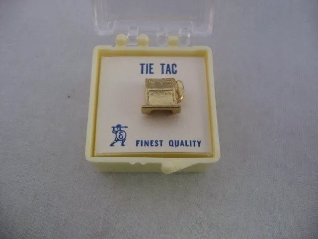 Vintage Men's Tie Tack Lapel Pin: Rare Gold Tone SLOT MACHINE
