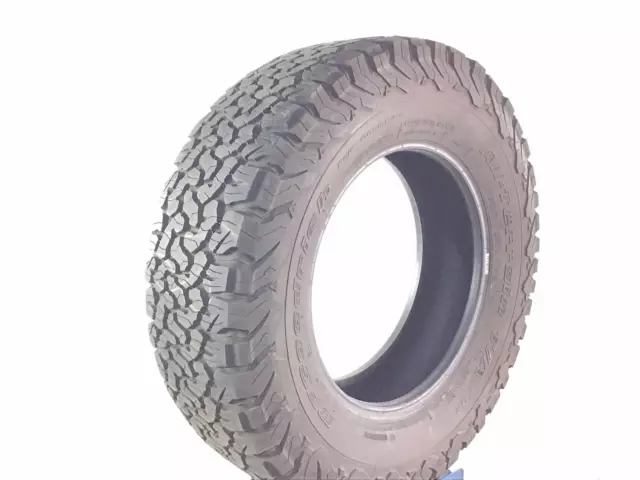 LT E275/70R18 BFGoodrich All-Terrain TA KO 2 OWL 125 R Used 10/32nds
