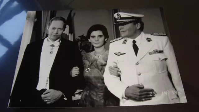 Harald Prinz zu Schaumburg Lippe mit Frau u. Consul Weyer in  Orden Uniform 1991