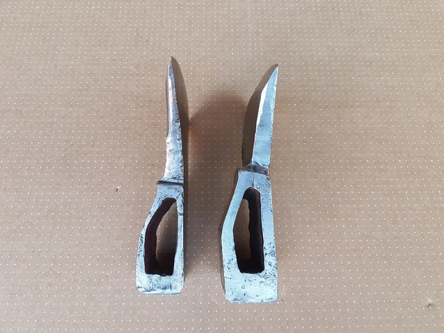 Hache Ancienne En Fer Forgé à La Main - Vintage, Rustique, Pièce De Collection A8