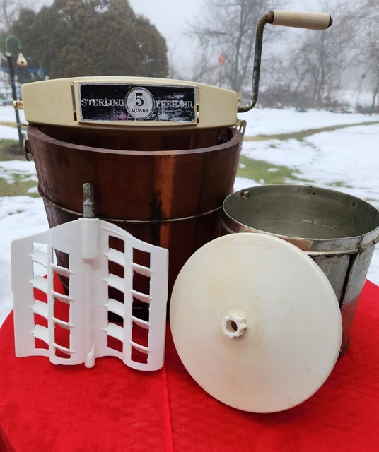 STERLING FREEZER CEDAR Ice Cream Maker 5 Quart Electric Wood