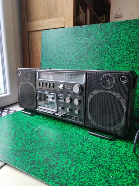 Boombox Ghettoblaster Sanyo 9998LU Tuner OK son OK Lecteur Cassette à réviser