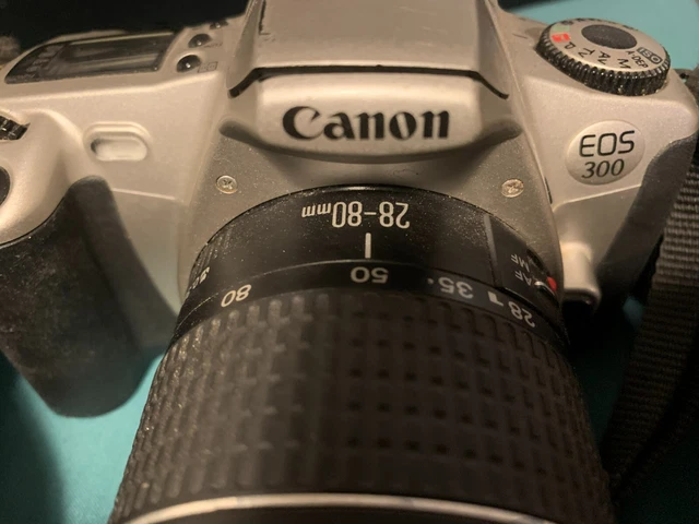 Appareil photo argentique Canon EOS300 - objectif 28-80mm
