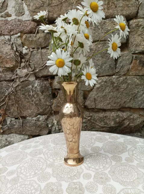 Très joli petit vase en laiton à décor ciselé 20cm #vintage.