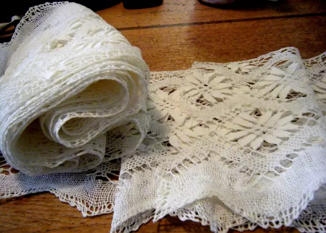 Antique Cluny bobbin h  done white lace floral design wide size 6" x3.5 y Engl.
