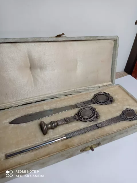 ANCIEN Coffret écriture de bureau  (cachet de bureau,c papier ,p.plume)