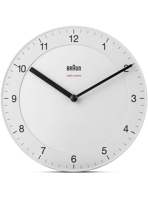 Horloge murale radiocommandée classique Braun pour