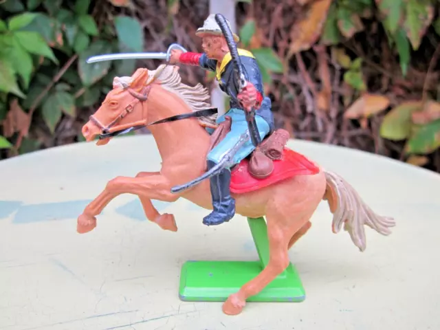 Britains Deetail Mounted 7th Cavalry Trooper with Rifle and Sabre