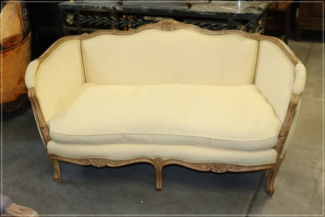 Carved Walnut French Louis XV Settee Canape circa 1940s