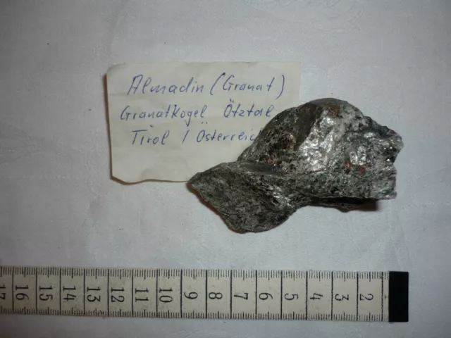Almadin (Granat) - Mineralien - Granatkogel 2
