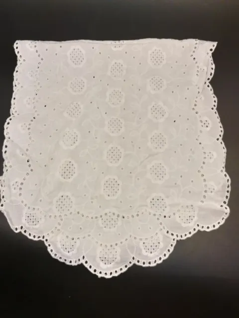 Embroidered White Lace Flower Table Runner Doily Vintage Centerpiece Grannycore