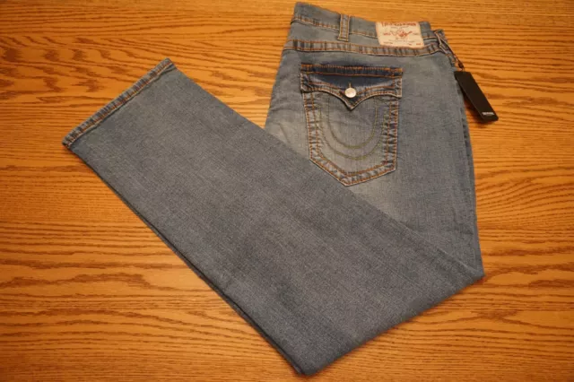 NWT MEN'S TRUE RELIGION JEANS Multiple Sizes Ricky Big T Flap Straight $199