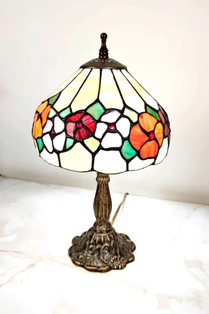 Lampada da tavolo in stile tiffany con base in ottone e paralume multicolore 20