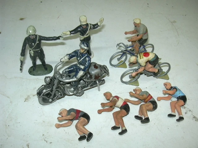 Lot Gendarmes Et Cyclistes Tour De France Figurines