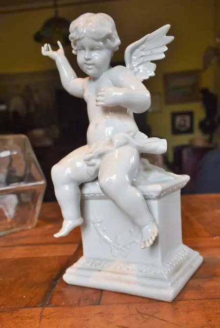 porcella na statuetta CAPODIMONTE  VILLARI Putto Angelo Cherubino