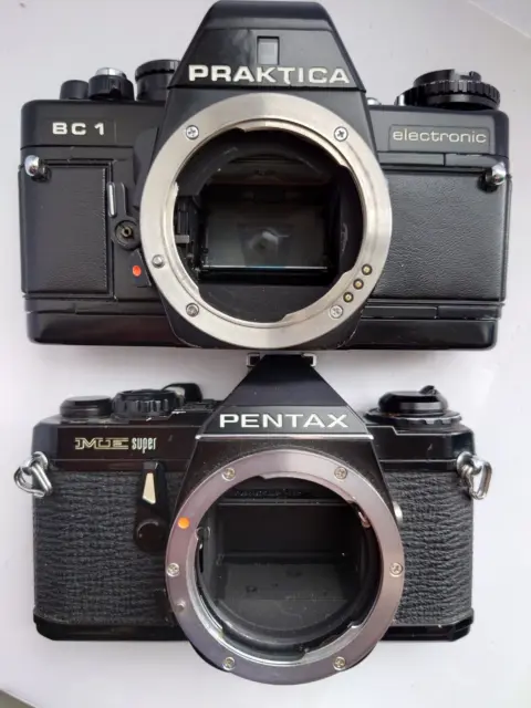 2 cámaras de película réflex, solo cuerpo electrónico Pentax ME Super & Praktica BC1