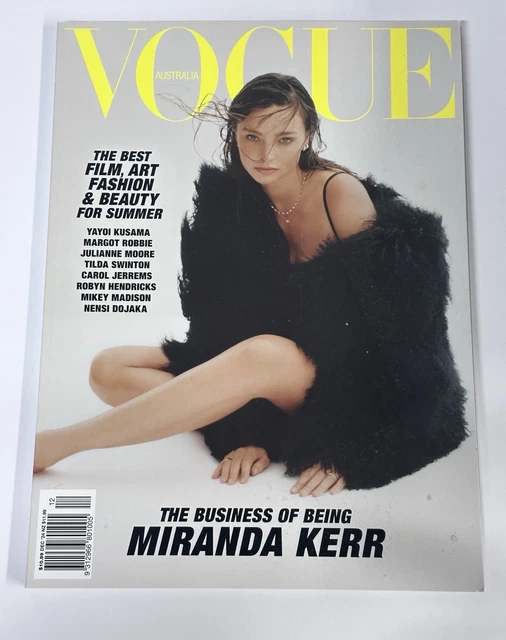女性情報誌 Vogue Australia Magazine December 2021 女性情報誌 Vogue Australia Magazine December 2021 Vogue
