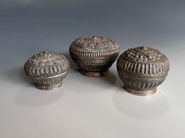Antique Burmese set of Silver Boxes with Repousse Work Precious Objects Chinese