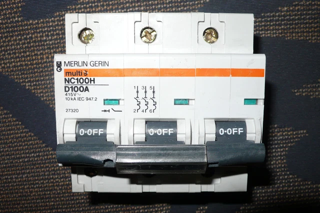 Disjoncteur Triphasé Merlin Gerin 10A Courbe C - Pouv. Coupure 10kA - Modèle C60N