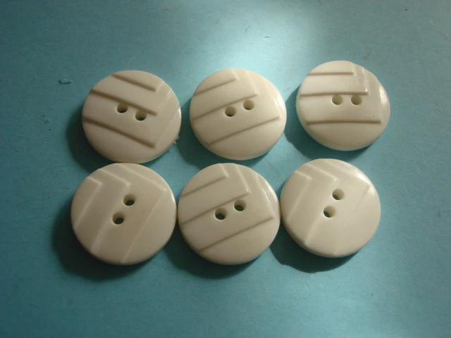 Lot De 19 Boutons De Mercerie Ancienne - Assortiment De Couleurs Et 2 Tailles - Neuf