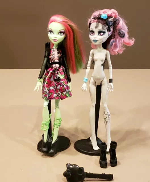 Monster High Venus McFlytrap and Rochelle Goyle Zombie Shake Nude Dolls