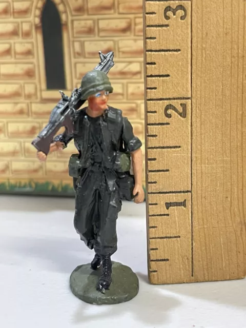 American Metal Toy Soldier Bloody Face Vietnam War? W/Machine Gun Valiant