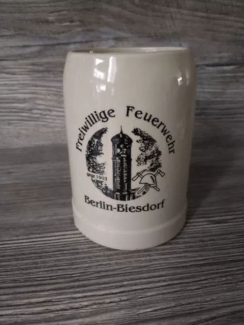 Bierkrug Freiwillige Feuerwehr Berlin Biesdorf 0,5l vintage