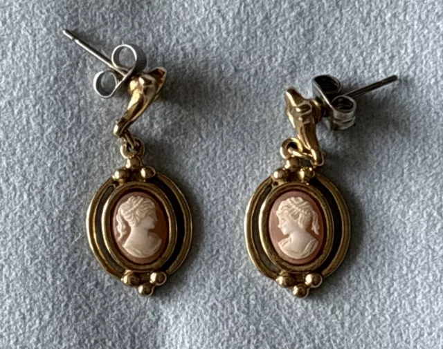 Pretty Cameo Earrings