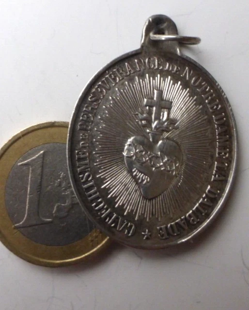 Médaille En Métal Argenté Du Coeur De Jésus Diamètre 1,8 Cm