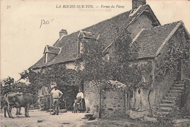 Cpa 85 La Roche Sur Yon Ferme Du Plesy 35932