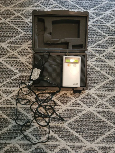 Very Good Condition Met One GT-321 Particle Counter  Power Cord and Case.