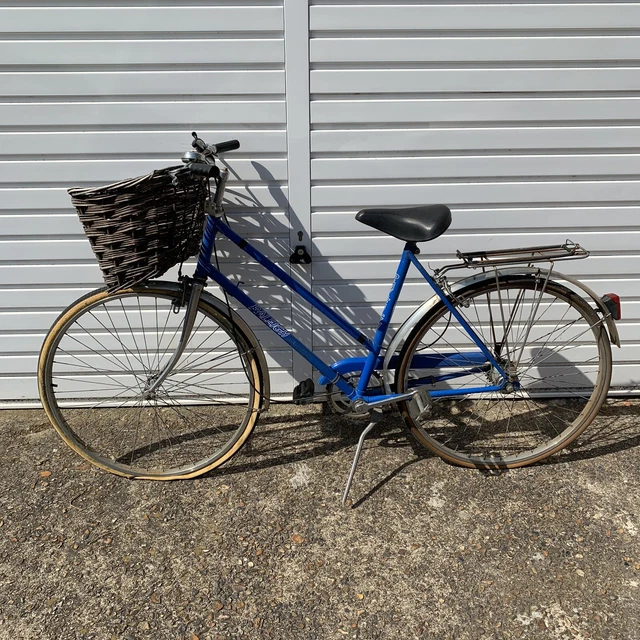 VINTAGE RALEIGH LADIES BICYCLE Sturmey Archer 3 speed. 26.00