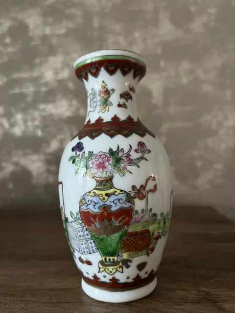 Antique Chinese Porcelain Vase Gorgeous Collectible Asian Art