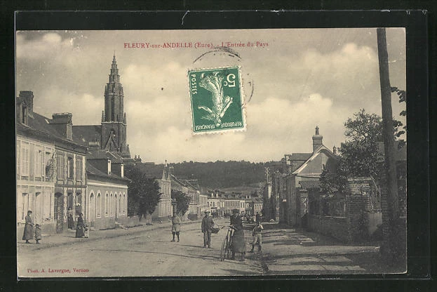 CPA Fleury-sur-Andelle, L´Entrèe du Pays, vue de la rue 1910