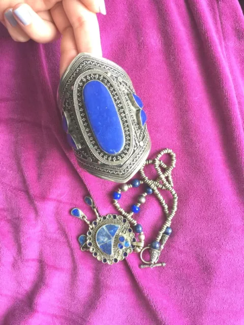 Asien /Naher Osten . Alte Armband und Kette mit Lapislazuli .