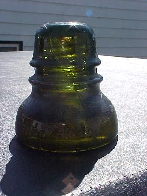 CD 152 BROOKFIELD GLASS INSULATOR DARK Forest GREEN Amber swirls HEAVY GLASS  #8
