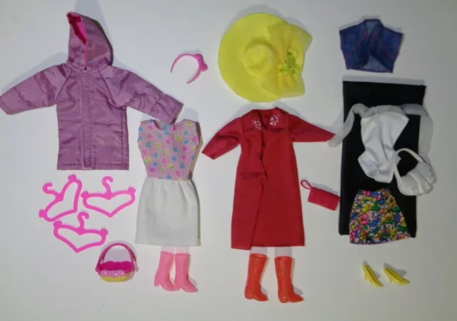 k54- LOT DE VETEMENTS POUPEE BARBIE DOLL MATTEL ROBE MANTEAU BOTTE VINTAGE  TBE