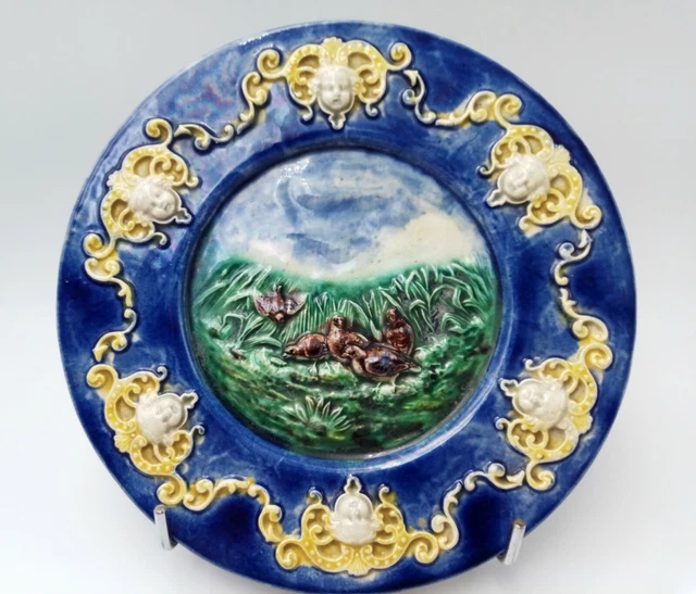 Lot De 2 Assiettes Anciennes Choisy Le Roi - Barbotine Bleue Motif Raisin - Porcelaine HB Cie