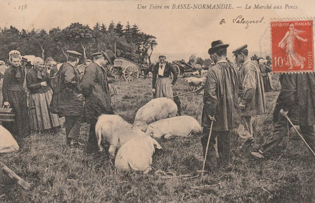 Ancienne Carte Postale Du Calvados (14) : 'Comment On Fabrique Le Pur Jus'. Une Vraie Scène De Vie Normande Du Début Des Années 1900. Un Joli Bout D'histoire Locale à Collectionner Ou à Encadrer.