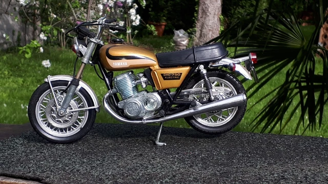JOUET ANCIEN POLISTIL POLITOYS Moto Yamaha TX 750 1/10 MG2 années 70