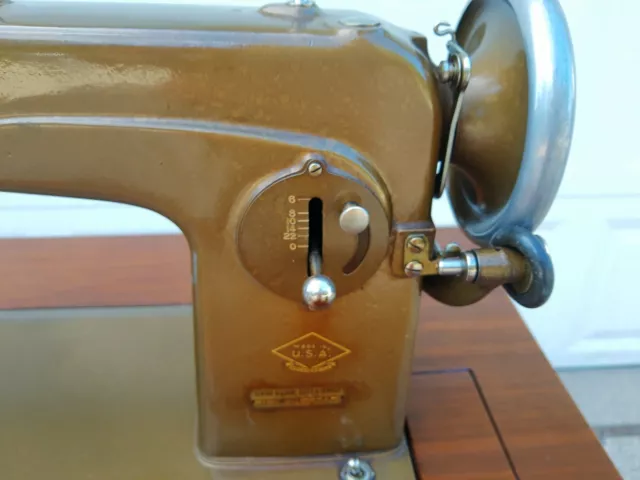 Beautiful  Vintage New Home Sewing Machine Light Running,in  original cabinet