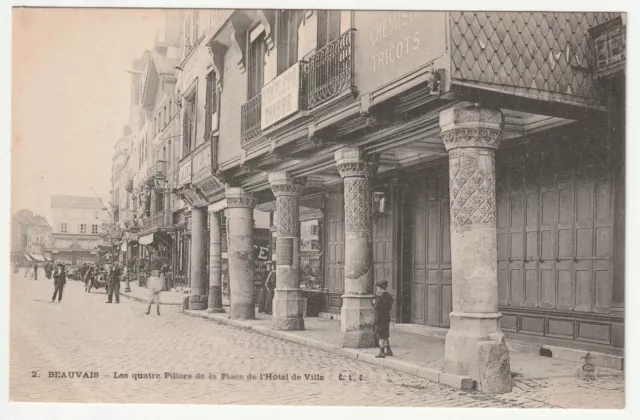 BEAUVAIS - Oise - CPA 60 - les 4 Piliers de la place Hotel de ville