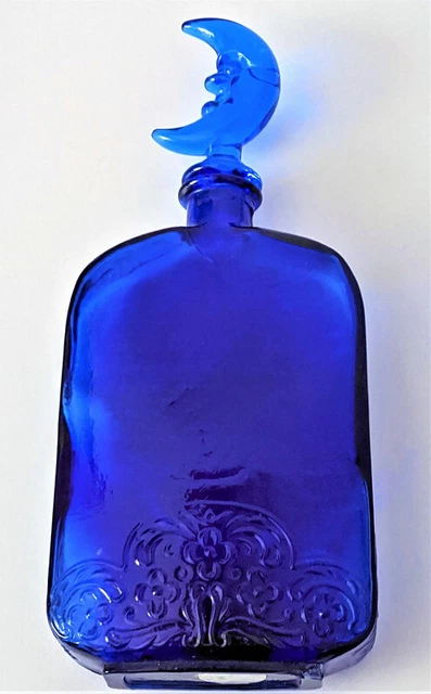 Bouteille De Potion, Champignon, Plume De Paon Et Lune. ésotérisme Et