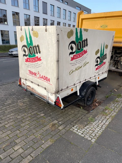 Anhänger mit Plane und Spriegel Anhänger mit Plane und Spriegel
