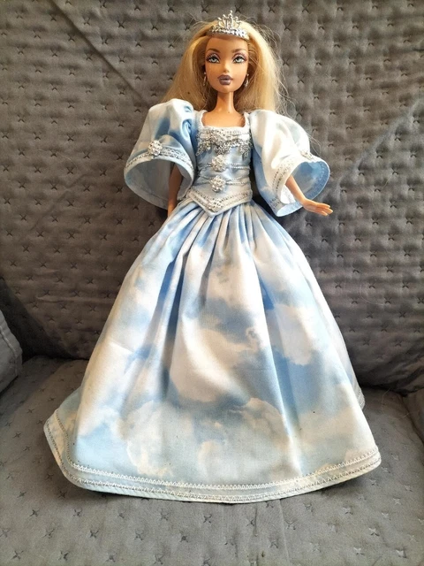 Poupée ancienne robe dentelles 19e